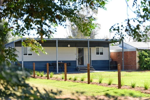 The Jetty Hut - Lake Frontage Barmera Riverland - Accommodation BNB 1