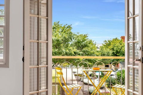 The Seaside Loft - A Breezy Beachside Lifestyle - Accommodation BNB 1