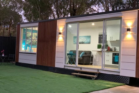 Tiny House In Belconnen 1BR Self Contained Wine - Accommodation BNB 0