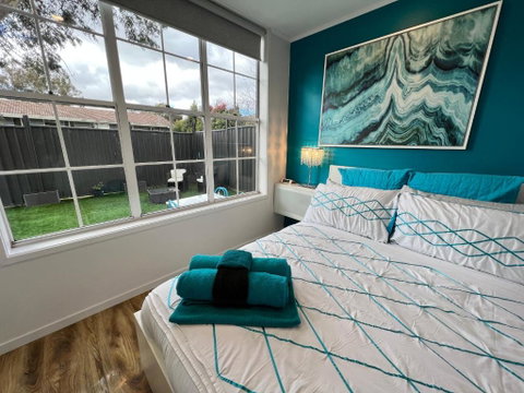 Tiny House In Belconnen 1BR Self Contained Wine - Accommodation BNB 2
