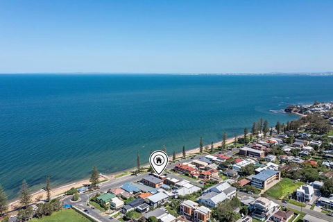 Waterfront Bliss In Margate - 30 Min From Brisbane - Accommodation BNB 3