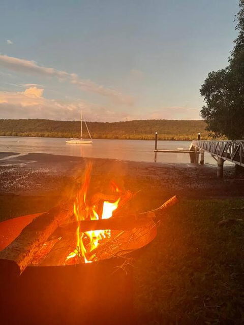 Waterfront, Deep Water Pontoon, Views To Straddie - Accommodation BNB 0