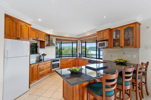 Waterfront, Deep Water Pontoon, Views To Straddie - Accommodation BNB 3