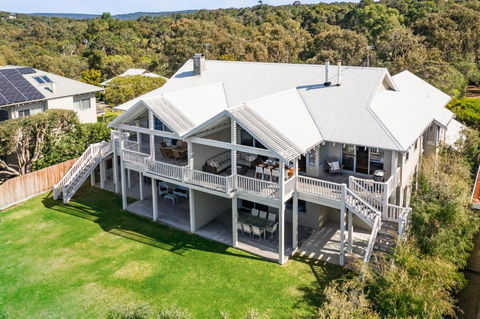 WATERFRONT - Accommodation BNB 1