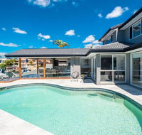 Waterfront Resort Style Retreat Runaway Bay - Accommodation BNB