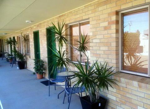 Windsor Hotel Miles - Accommodation BNB 1