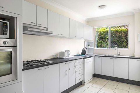 Warm Oasis At Parramatta- 2 BR - Free Parking - Near Shops - Accommodation BNB 2