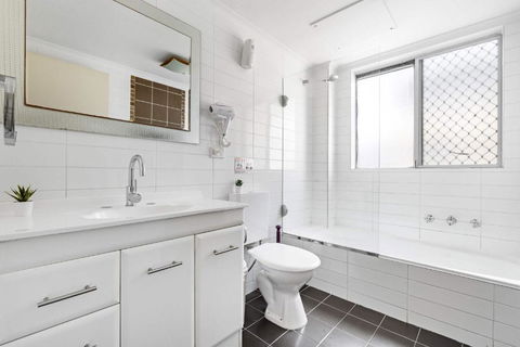 Warm Oasis At Parramatta- 2 BR - Free Parking - Near Shops - Accommodation BNB 3