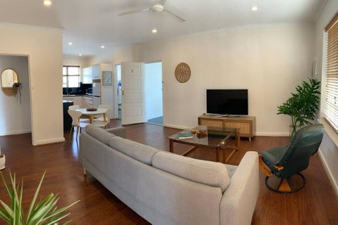Yarrumla Beach Lodge - Accommodation BNB 1