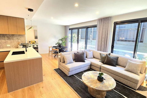 Your 2 Bed Hampton Haven With Parking - Accommodation BNB 0