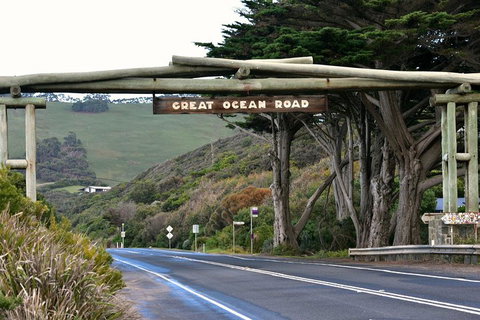 Small-Group Great Ocean Road And Twelve Apostles Full-Day Tour - Accommodation BNB 0