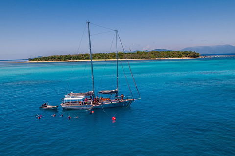 Ocean Free Green Island & Great Barrier Reef Snorkel Cruise, Cairns 25 Guests - Accommodation BNB 0